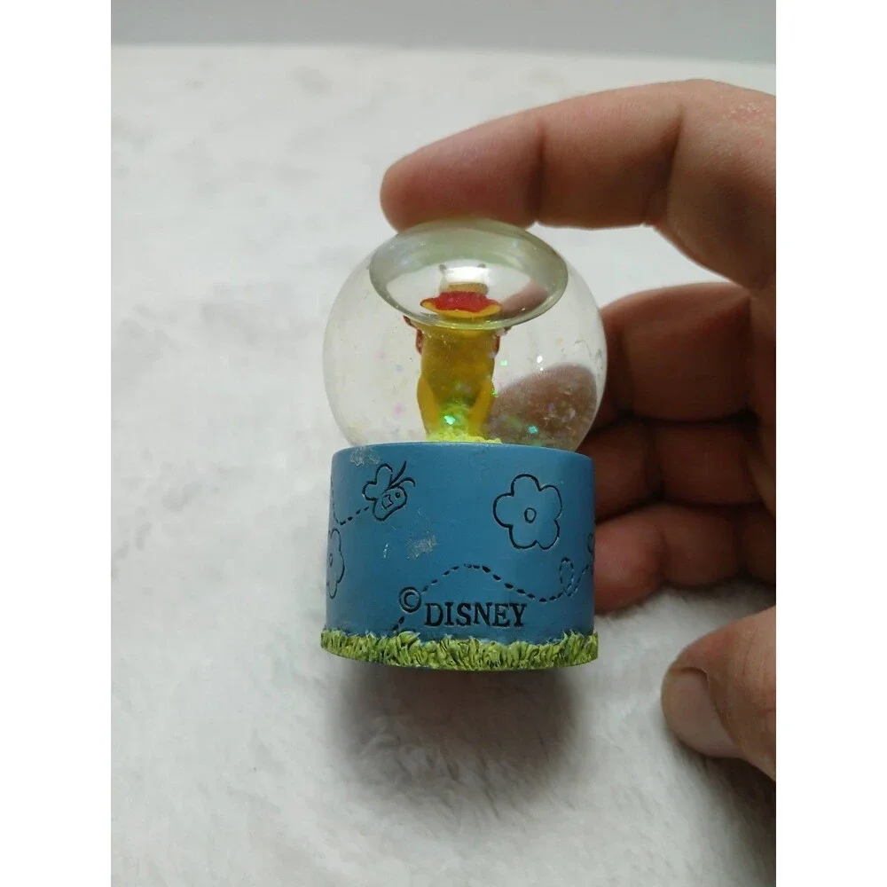Disney Winnie-the-Pooh Mini Snow globe Smelling Flowers‎